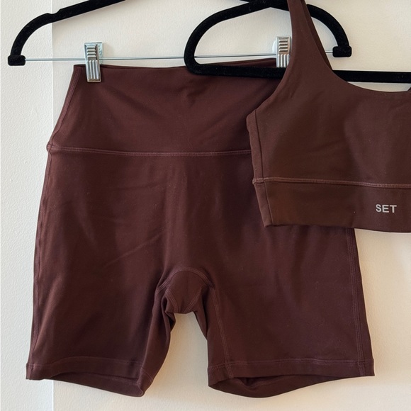 SET Active — Chocolate Brown Set (Biker Shorts and Soots Bra) - Picture 2 of 3